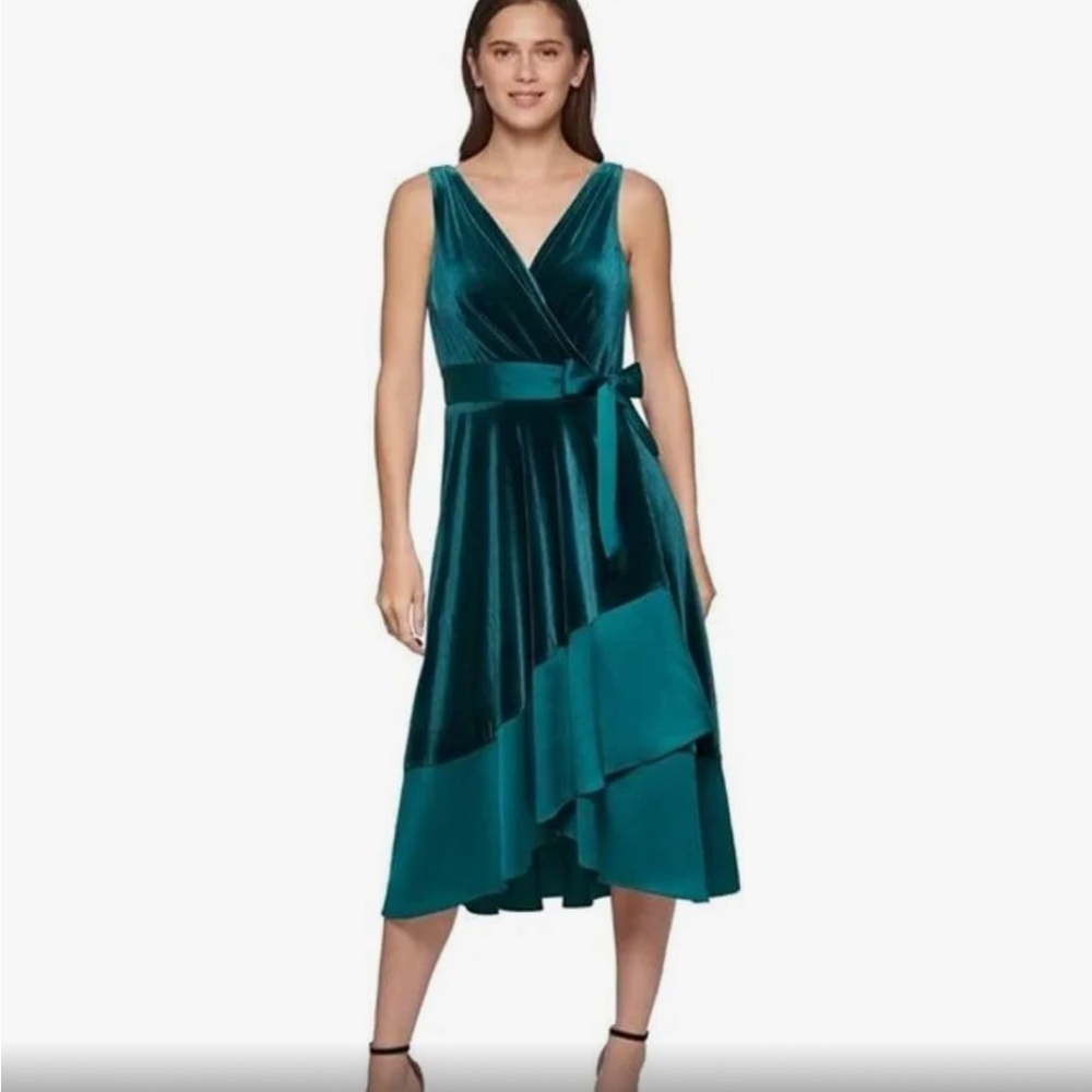 DKNY Elegant Teal Sleeveless Dress